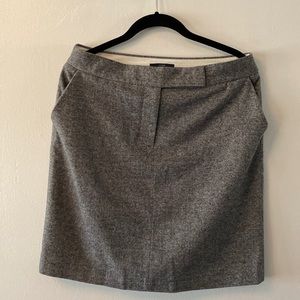 J. Crew above knee skirt in black/gray houndstooth wool stretch size 6